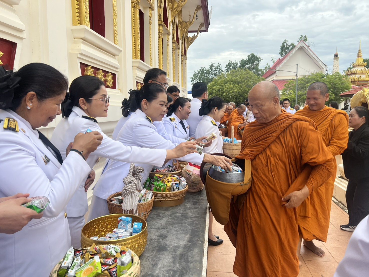 title - ส.ป.ก. ยโสธร ร่วมพิธีทำบุญตักบาตรและพิธีบำเพ็ญกุศล (สัตตมวาร ๗ วัน) เพื่ออุทิศถวายเป็นพระกุศล สมเด็จพระเจ้าลูกเธอ เจ้าฟ้าพัชรกิติยาภา นเรนทิราเทพยวดี กรมหลวงราชสาริณีสิริพัชร มหาวัชรราชธิดา  ณ วัดศรีธรรมาราม (พระอารามหลวง) อำเภอเมืองยโสธร จังหวัดยโสธร